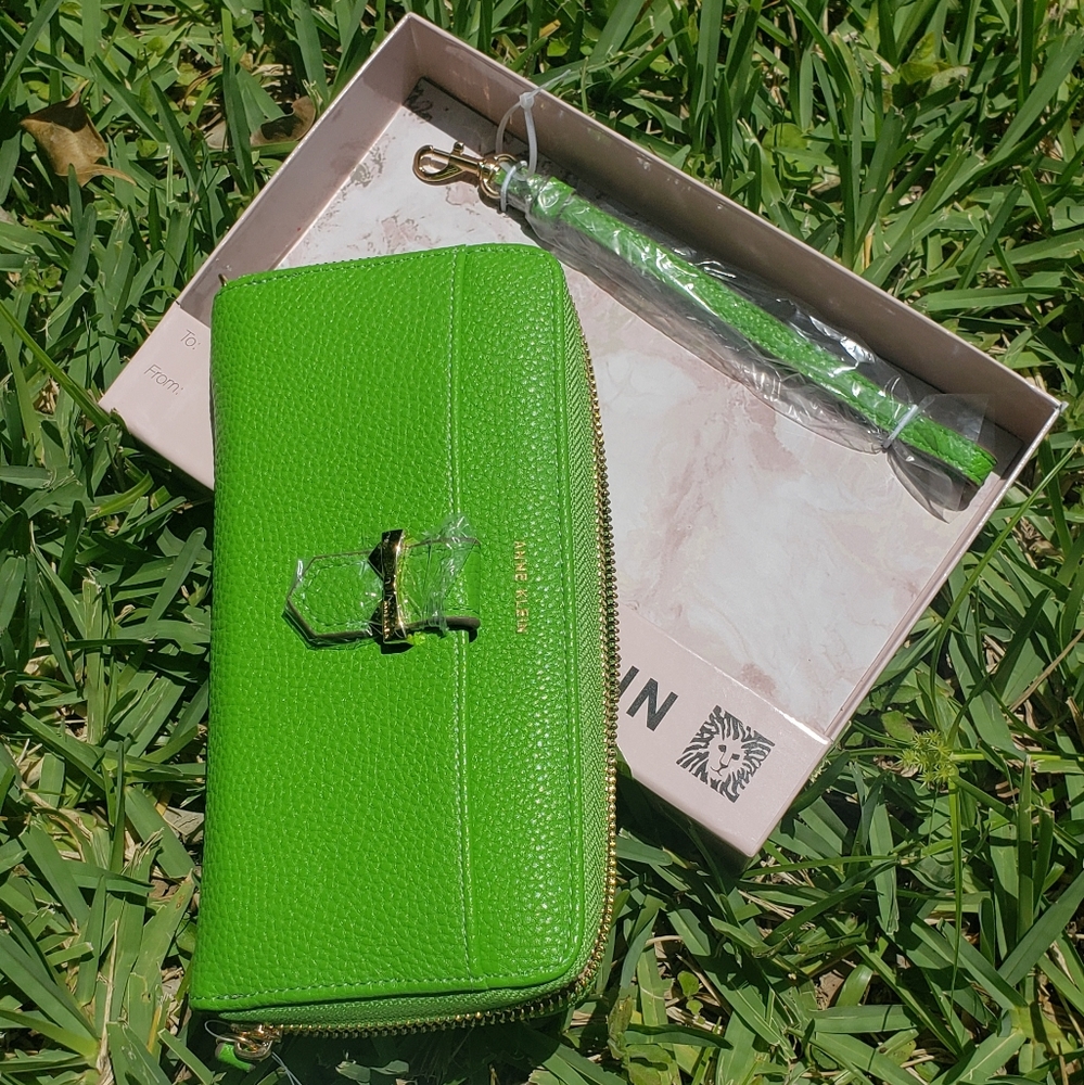 *BRAND NEW* Anne Klein Wallet with Strap
